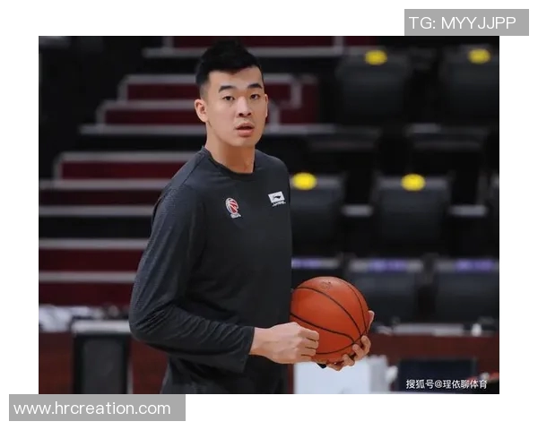 李慕豪的篮球之路：从青涩少年到职业球员的成长历程与心路历程